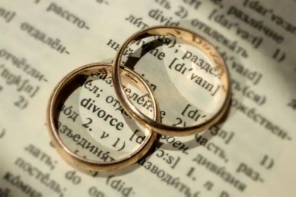 Image of rings removed before divorce mediation Redbridge